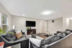 723 Grande Oaks Dr, Hamilton Township, OH 45152 - Photo 17