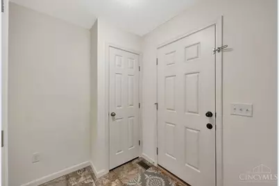 723 Grande Oaks Drive, Hamilton Township, OH 45152 - Photo 3