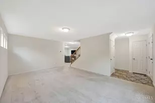 723 Grande Oaks Dr, Hamilton Township, OH 45152 - Photo 5