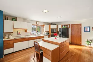 6195 Squirrel Woods Ln, Green Township, OH 45247 - Photo 9