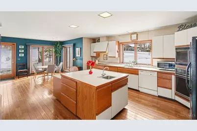 6195 Squirrelwoods Lane, Green Township, OH 45247 - Photo 7