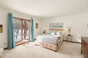 6195 Squirrel Woods Ln, Green Township, OH 45247 - Photo 11