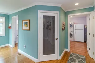 625 Hilltop Ln, Wyoming, OH 45215 - Photo 15