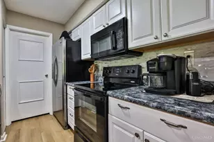 9319 Winton Rd, Springfield Township, OH 45231 - Photo 13