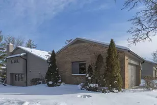 11 Rolling Hls Ct, Wyoming, OH 45215 - Photo 3