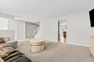 2042 Stratford Ct, Loveland, OH 45140 - Photo 9