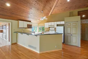 2088 Raeburn Dr, Cincinnati, OH 45223 - Photo 9