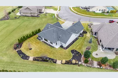 802 Pebble Place, Tipp City, OH 45371 - Photo 45