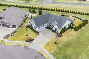 802 Pebble Pl, Tipp City, OH 45371 - Photo 3