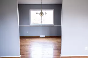 10737 Silverbrook Dr, Springfield Township, OH 45240 - Photo 3