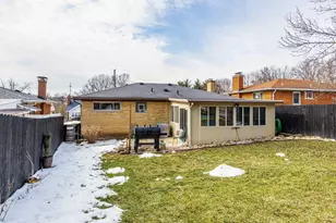 1320 Thurnridge Dr, Reading, OH 45215 - Photo 5