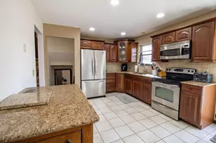 5943 Green Crest Dr, Fairfield Township, OH 45011 - Photo 7