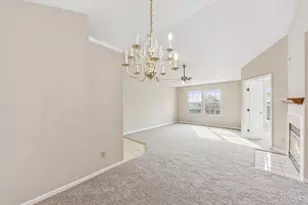 496 Mapleleaf Dr, Union Township, OH 45255 - Photo 9