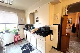 2344 Losantiville Ave, Golf Manor, OH 45237 - Photo 11