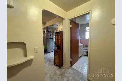 2344 Losantiville Avenue, Golf Manor, OH 45237 - Photo 7