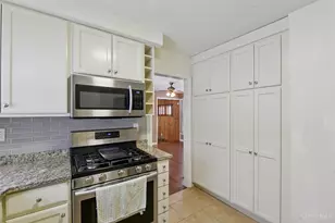 335 Albion Ave, Glendale, OH 45246 - Photo 9