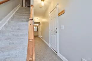 915 Sharkey Ln, Cincinnati, OH 45206 - Photo 3