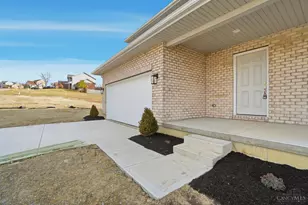 450 Hamilton View Dr, Hamilton, OH 45013 - Photo 5