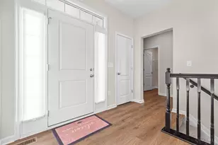 1382 Brookchase Cir, Hamilton Township, OH 45039 - Photo 5