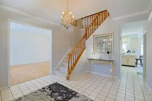 11108 Huntwicke Pl, Blue Ash, OH 45241 - Photo 3