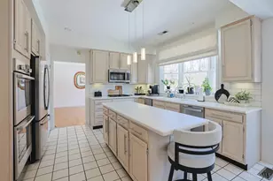 11108 Huntwicke Pl, Blue Ash, OH 45241 - Photo 15