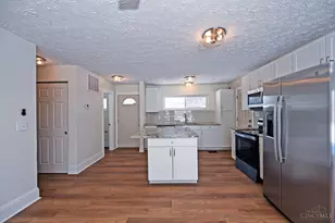 8609 Balboa Dr, Cincinnati, OH 45231 - Photo 7