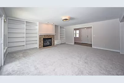 1081 Sedgefield Court, Hamilton Township, OH 45039 - Photo 9