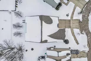 476 Haybrooke Dr, Hamilton Township, OH 45039 - Photo 13