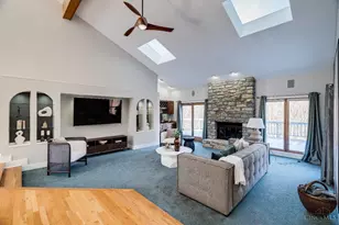 9883 Fawnrun Ct, Evendale, OH 45241 - Photo 7