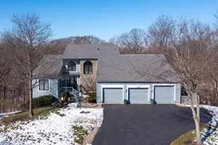 9883 Fawnrun Ct, Evendale, OH 45241 - Photo 1