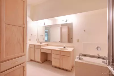 810 Southmeadow Circle #302, Cincinnati, OH 45231 - Photo 17