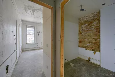 1913 Central Avenue, Cincinnati, OH 45214 - Photo 33