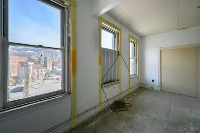 1913 Central Avenue, Cincinnati, OH 45214 - Photo 23