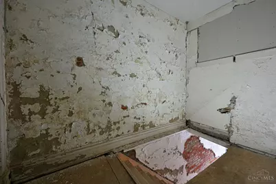 1913 Central Avenue, Cincinnati, OH 45214 - Photo 25