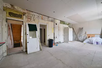 1913 Central Avenue, Cincinnati, OH 45214 - Photo 29