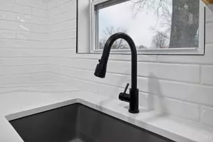 6781 Somerset Dr, Springfield Township, OH 45224 - Photo 17