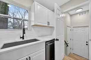 6781 Somerset Dr, Springfield Township, OH 45224 - Photo 29