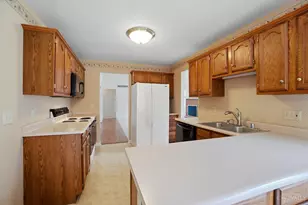 1090 W Galbraith Rd, Springfield Township, OH 45231 - Photo 13