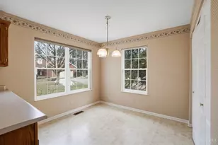 1090 W Galbraith Rd, Springfield Township, OH 45231 - Photo 15