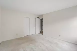 1090 W Galbraith Rd, Springfield Township, OH 45231 - Photo 25