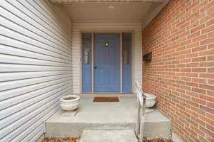 1090 W Galbraith Rd, Springfield Township, OH 45231 - Photo 3