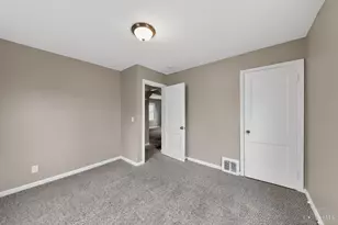 7352 Clovernook Ave, Cincinnati, OH 45231 - Photo 15