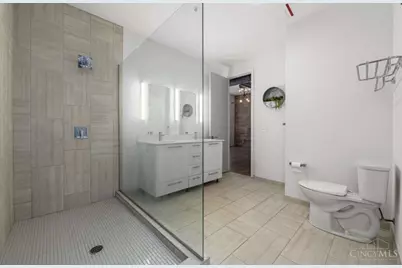 813 Broadway Street #204, Cincinnati, OH 45202 - Photo 15
