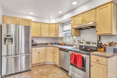 3911 Robinhill Drive, Cincinnati, OH 45211 - Photo 11