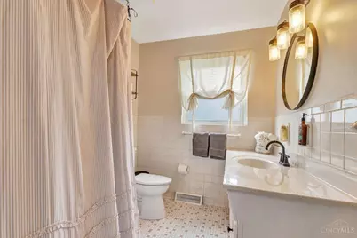 3911 Robinhill Drive, Cincinnati, OH 45211 - Photo 19