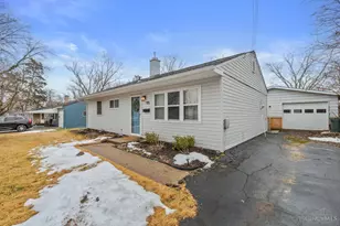 915 Sunrise Dr, Loveland, OH 45140 - Photo 3