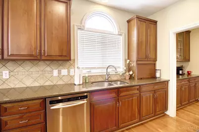 2274 Pointe Place, Cincinnati, OH 45244 - Photo 11