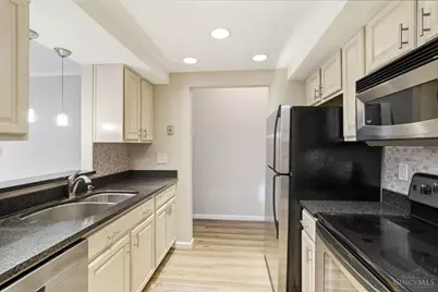 981 Paradrome Street #B, Cincinnati, OH 45202 - Photo 11