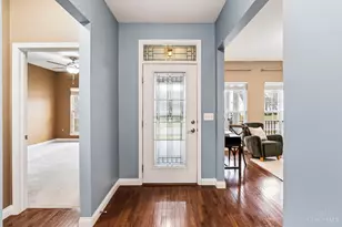 682 Hyacinth Rd, Union Township, OH 45245 - Photo 5