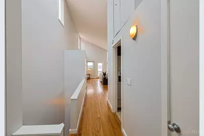 1040 Hatch Street, Cincinnati, OH 45202 - Photo 5
